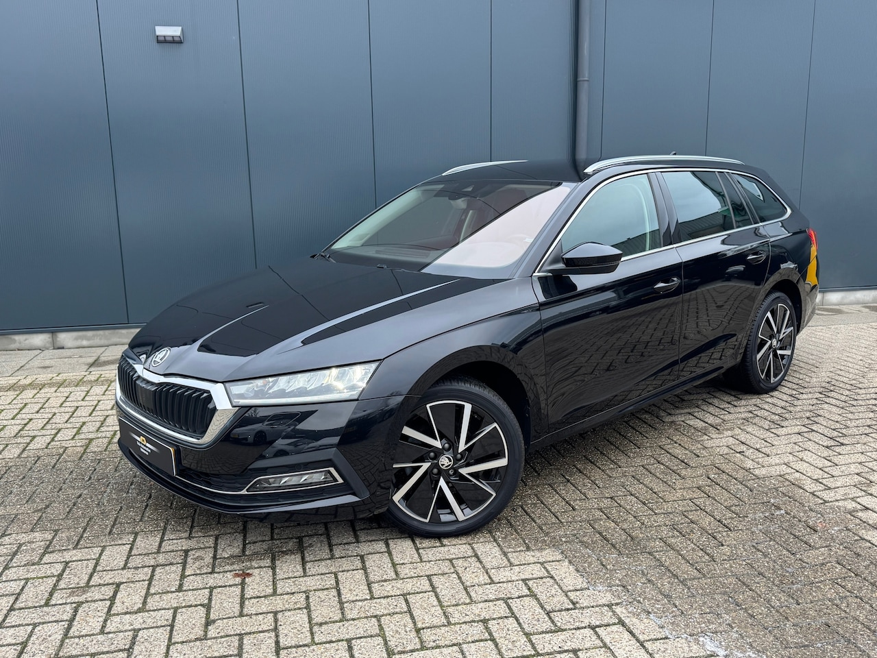 Skoda Octavia Combi - 1.5 e-TSI Automaat * Leder * Side Assist * Stoelverwarming * Virtual Cockpit * - AutoWereld.nl