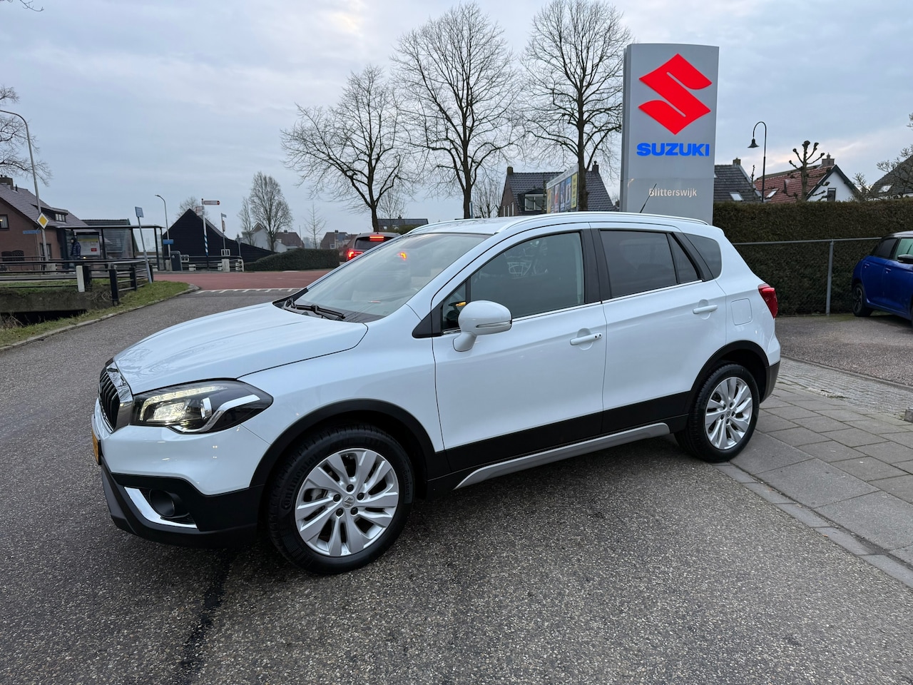 Suzuki S-Cross - 1.4 Boosterjet Select Smart Hybrid // 1e eigenaar dealer onderhouden S-cross // PDC // Ful - AutoWereld.nl