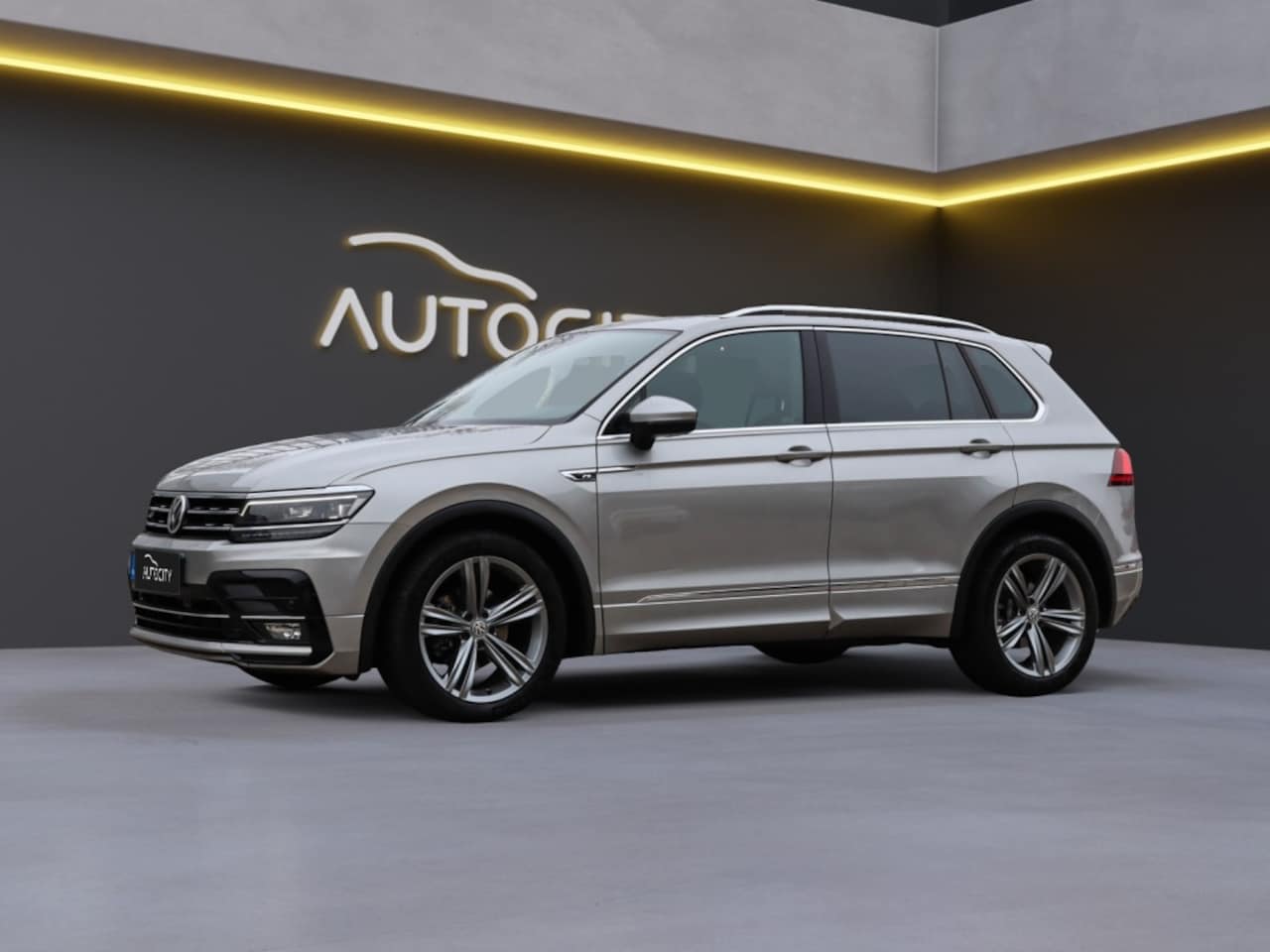 Volkswagen Tiguan - 1.5 TSI R Line Business l Virtual l Adaptive Cruise l Stoelverwa - AutoWereld.nl