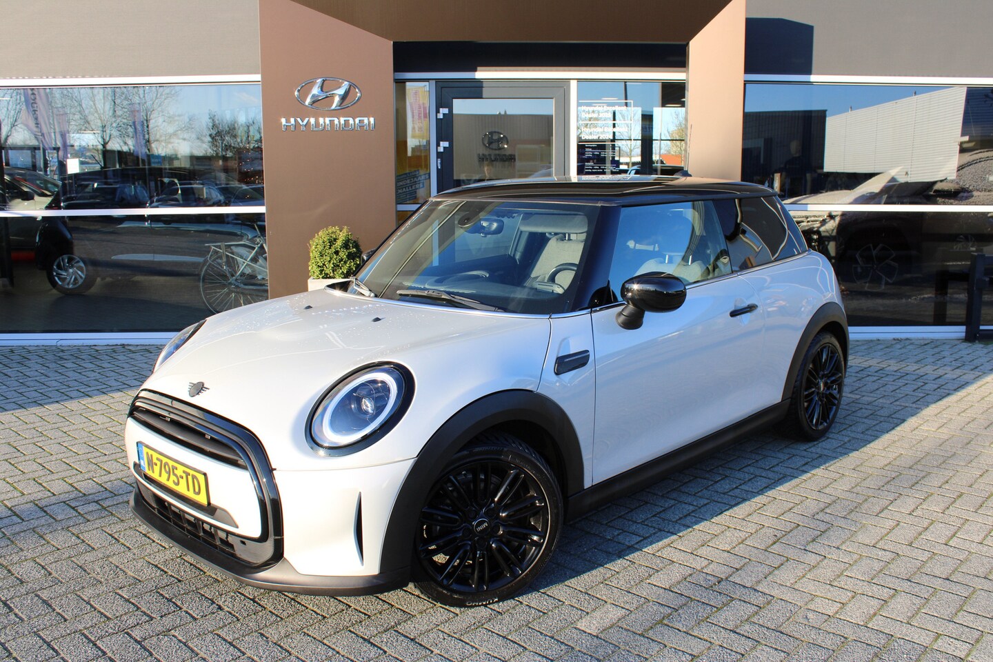 MINI Cooper - Mini 1.5 Business Edition | Zwart dak | Cruise Control | Stoelverwarming | | Afwijkende da - AutoWereld.nl