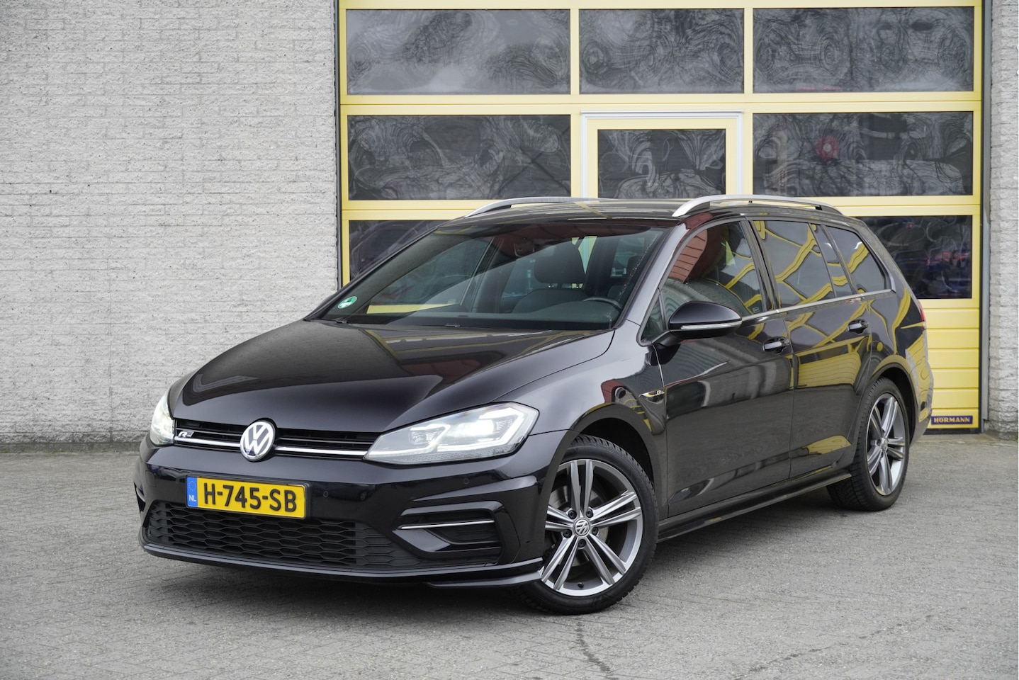 Volkswagen Golf Variant - 1.5 TSI 150PK! Automaat 2x R-Line BJ2020 Lmv 17" | Led V+A | Pdc | Navi | Sideskirts | App - AutoWereld.nl