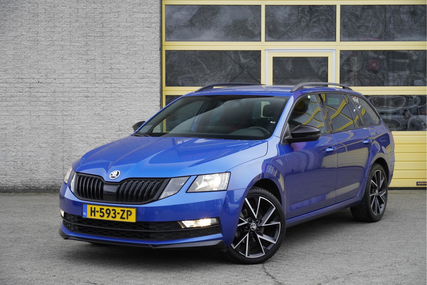 Skoda Octavia Combi - 1.5 TSI 150PK! Automaat Sport Business BJ2020 Lmv 18" | Led | Pdc | Navi | Trekhaak | App- - AutoWereld.nl