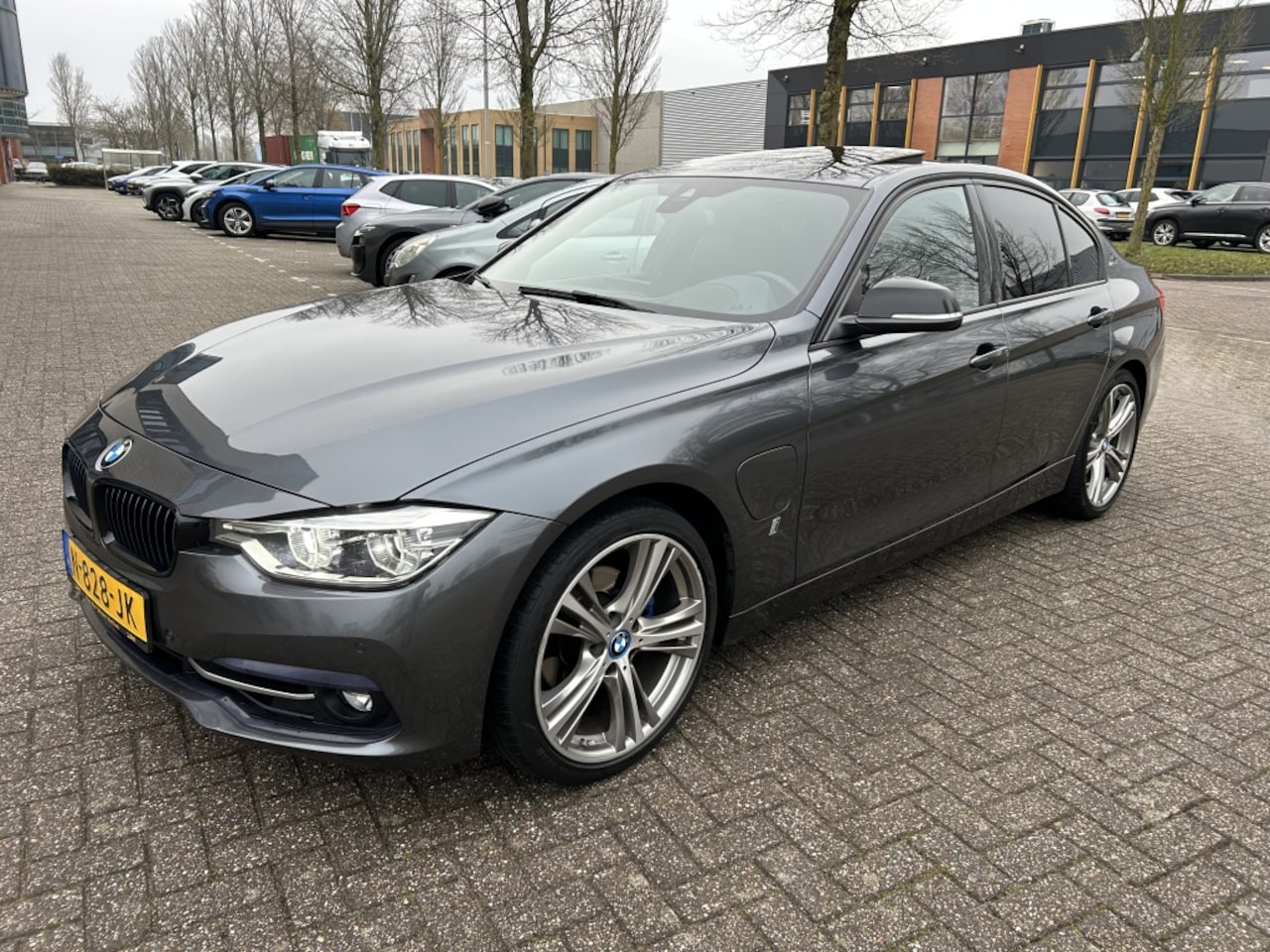 BMW 3-serie - 330e High Exec. SCHUIFDAK HUD HARMAN/KARDON. - AutoWereld.nl