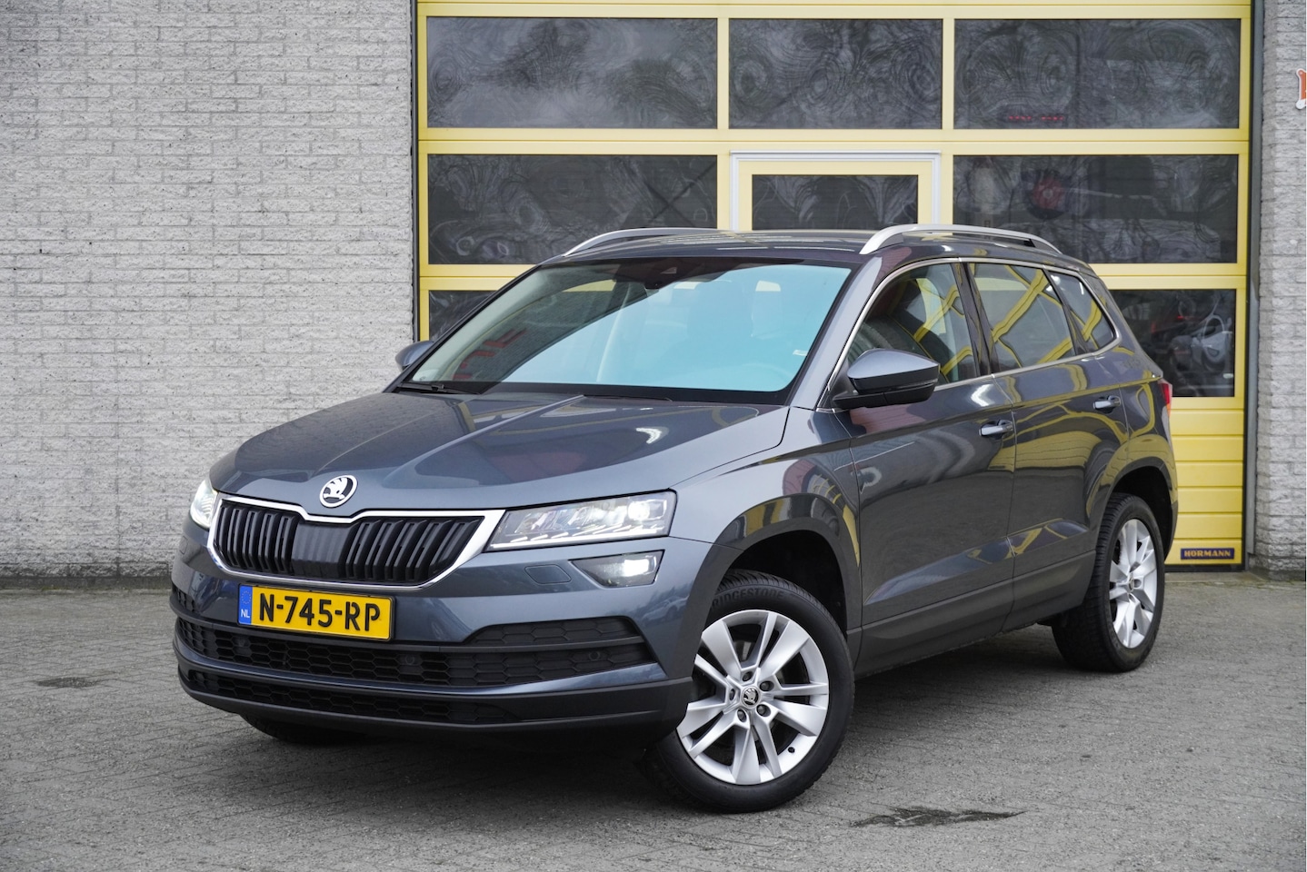 Skoda Karoq - 1.5 TSI ACT 150PK! Automaat Business Edition Plus BJ2021 Lmv 17" | Led | Pdc | Navi | Keyl - AutoWereld.nl