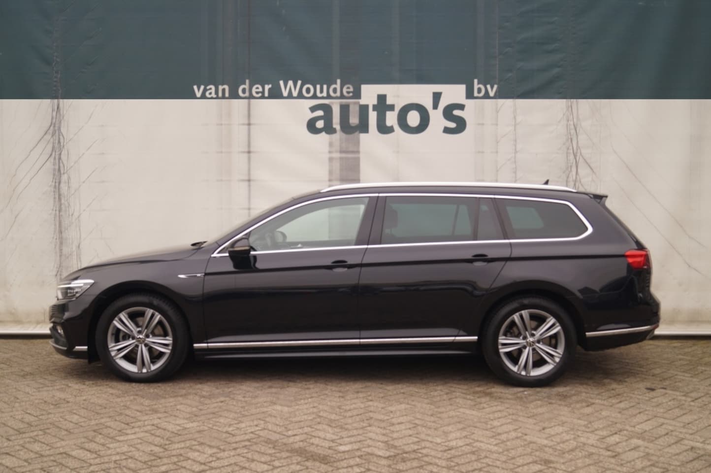 Volkswagen Passat Variant - 1.5 TSI 150pk DSG R-Line Business Plus -PANO- - AutoWereld.nl