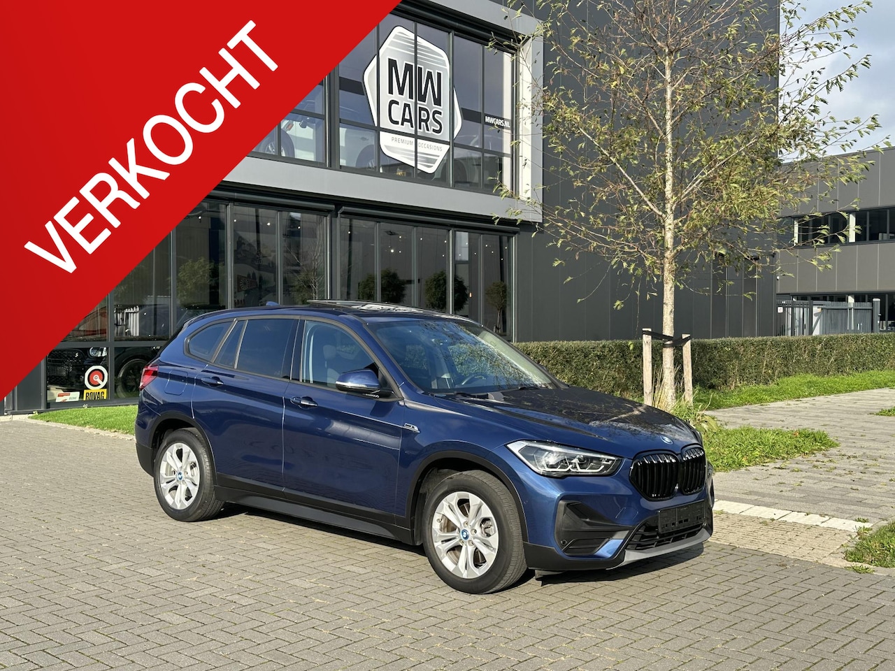 BMW X1 - xDrive25e Executive Pano, Elek stoelverstelling, Trekhaak - AutoWereld.nl