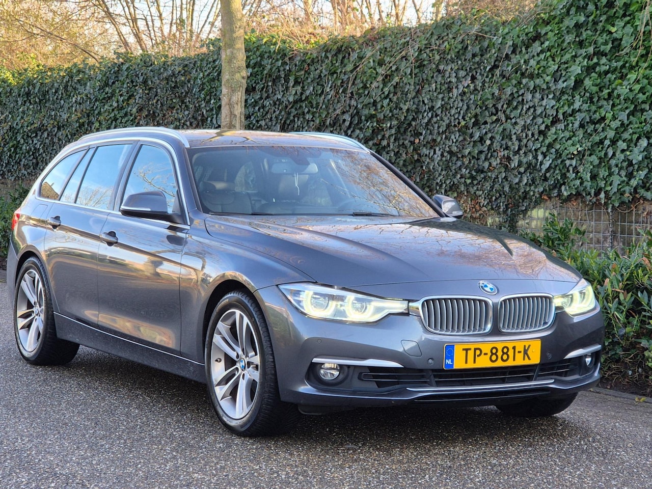 BMW 3-serie Touring - Nbt EVO Apple CarPlay LM Velgen Trekhaak NAP NL Gave Kleur 320i Luxury Edition - AutoWereld.nl