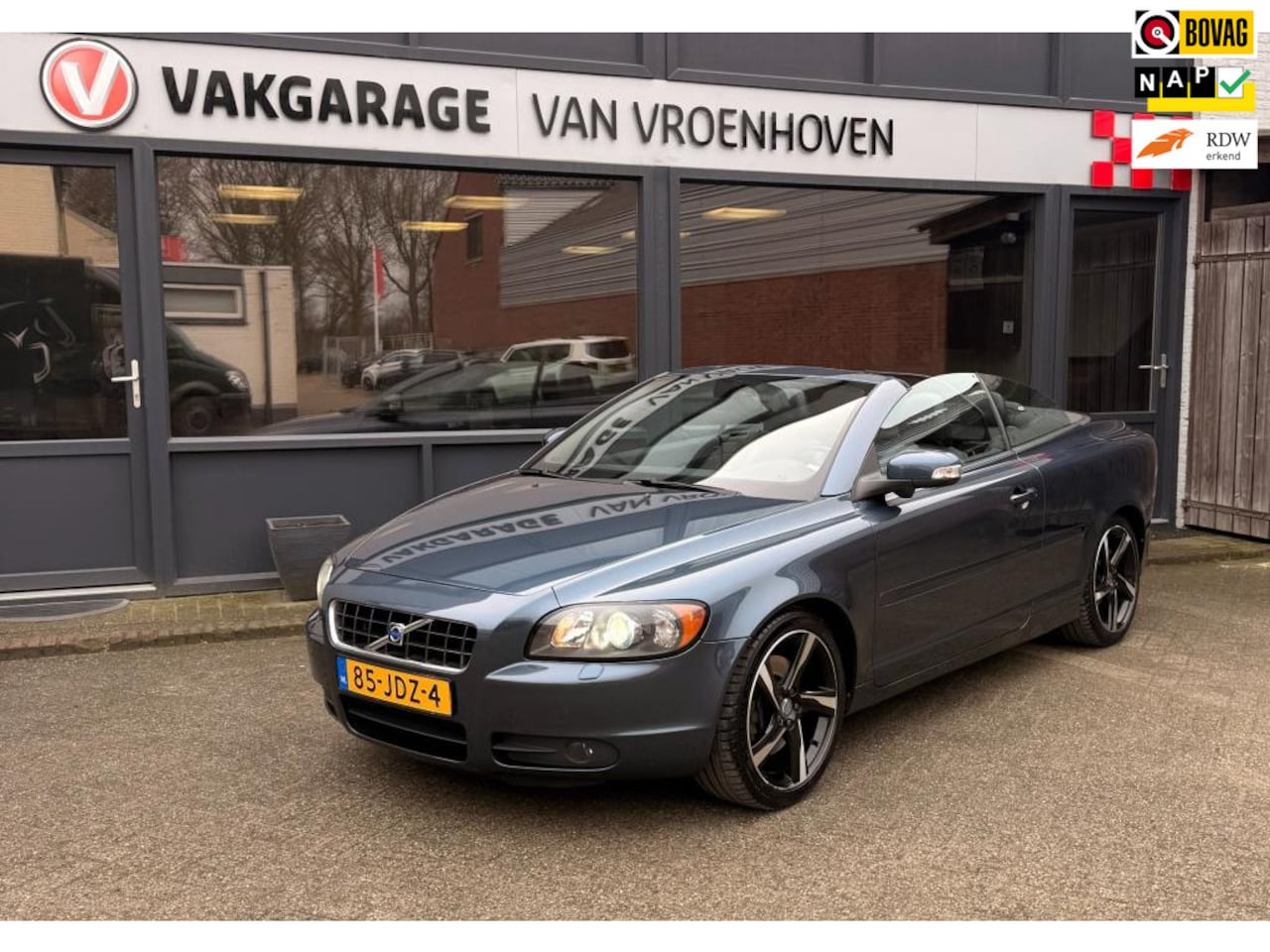Volvo C70 Convertible - 2.4i 170PK-AUT-BLIS-PDC-TREKHAAK - AutoWereld.nl