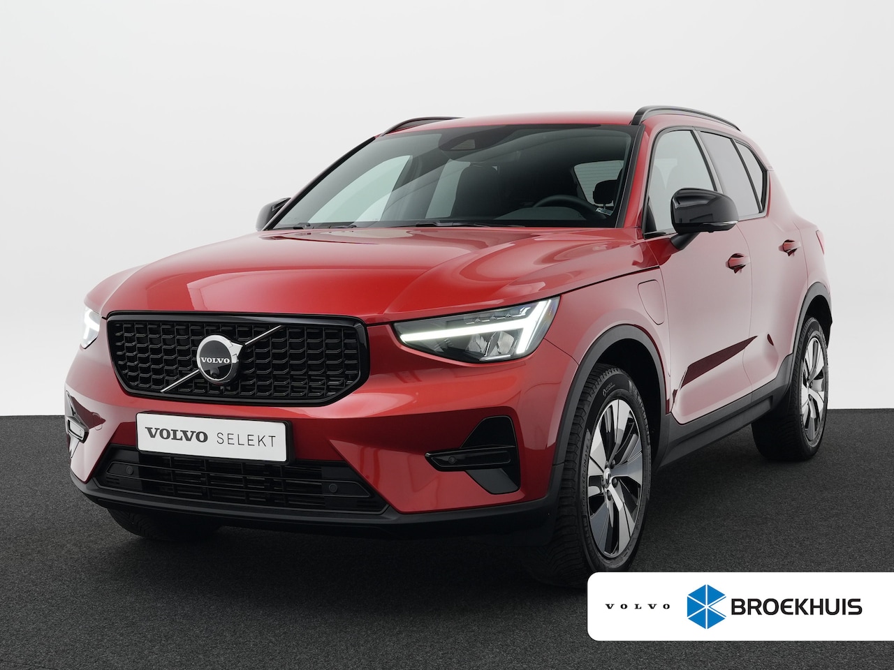 Volvo XC40 - T4 Recharge Plus Dark Harman/Kardon | 360° Camera | Keyless | Elek stoelen | Stoel- & Stuu - AutoWereld.nl