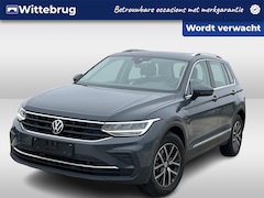Volkswagen Tiguan - 1.4 TSI eHybrid 245pk LIFE / Panorama dak / Navigatie / Leder interieur / LM 17 inch / Cam