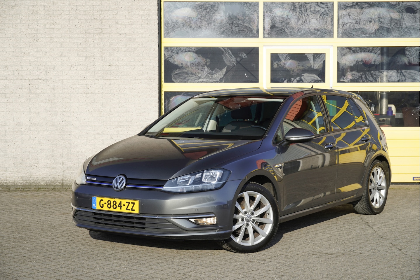 Volkswagen Golf - 1.5 TSI 131PK! 5drs Highline BJ2020 Lmv 16" | Led | Pdc | Navi | Dynamische knipperlichten - AutoWereld.nl