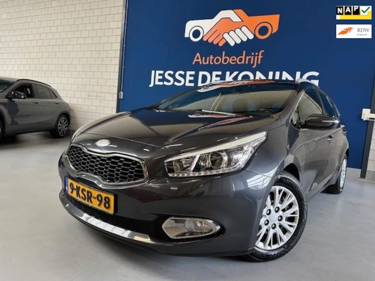 Kia Cee'd Sportswagon - 1.6 GDI Business Pack /bj.2013 / kleur: grijs / navigatie/camera/trekhaak/ APK tot 02/2027 - AutoWereld.nl