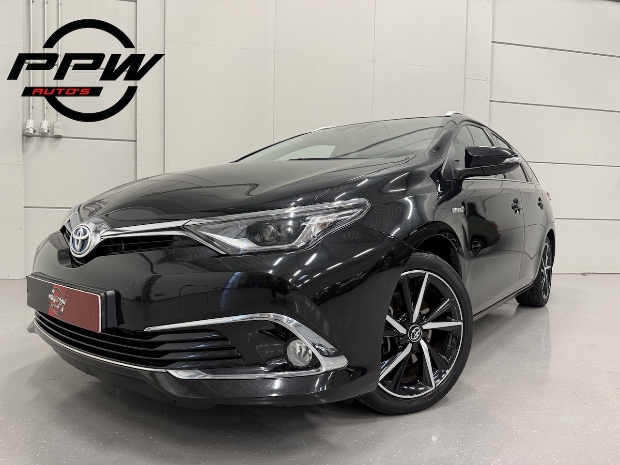 Toyota Auris Touring Sports - 1.8 Hybrid Lease pro PANO/LED/TREKHAAK/CAMERA/LEER-STOF SP.STOEL/DAB/17"/LANE-ASSIST/ECC/C - AutoWereld.nl