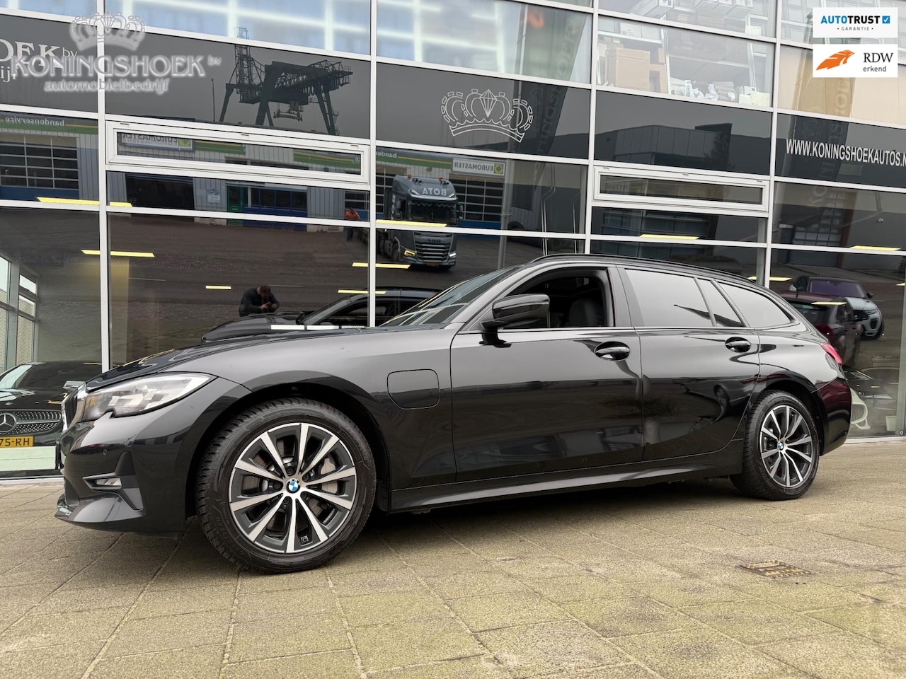BMW 3-serie Touring - 330e Sport Line - AutoWereld.nl