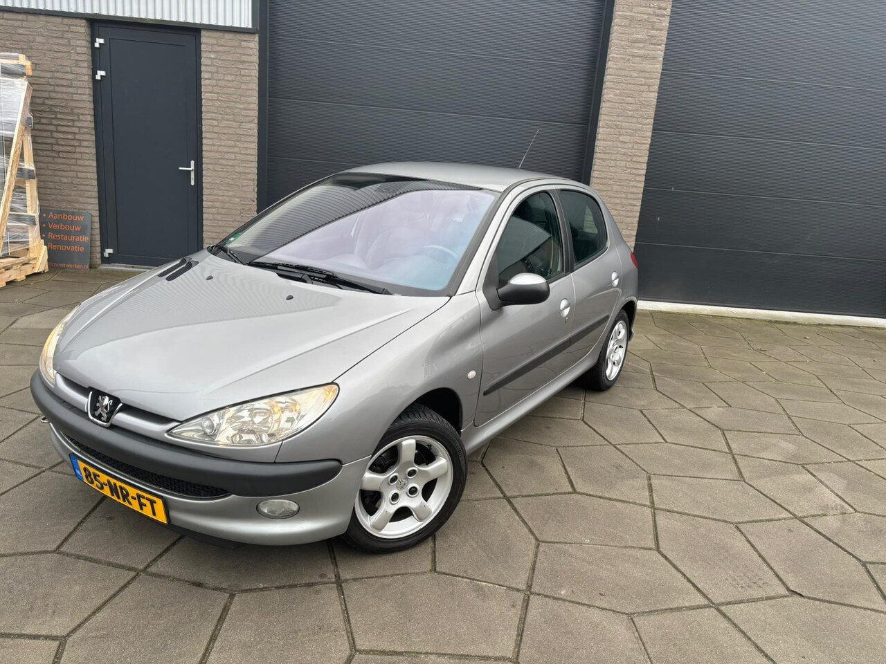 Peugeot 206 - 1.4-16V Gentry Premium|Airco| 5 Drs|AUX/USB|verstralers voor|All-Season - AutoWereld.nl