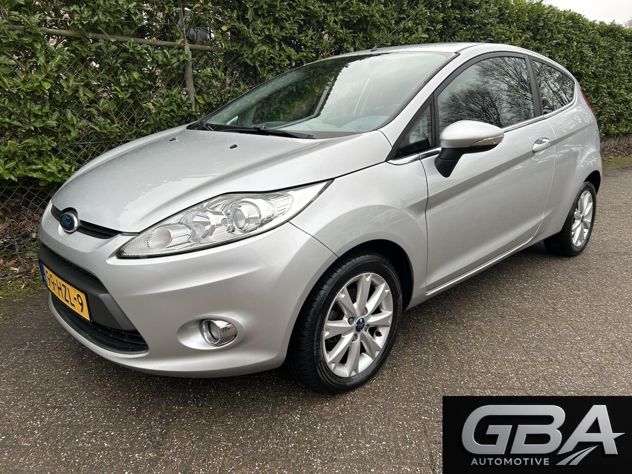 Ford Fiesta - 1.25 Ghia 1E EIGENAAR NIEUWE APK! - AutoWereld.nl