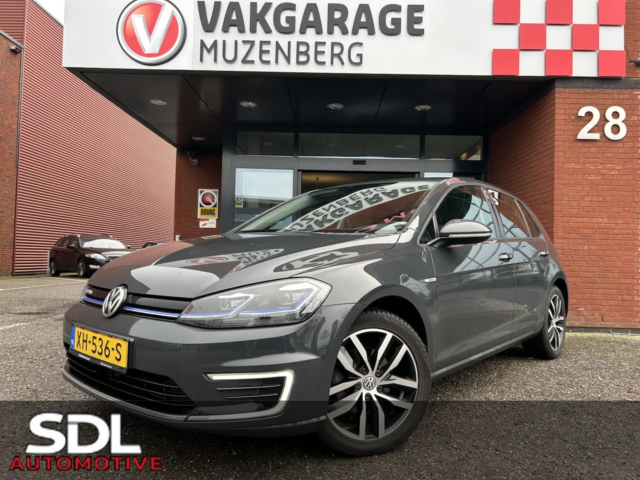 Volkswagen e-Golf - e-Golf Highline SOH 90% // FULL LED // NAVI + CARPLAY // PDC V+A // ADAPTIVE CRUISE // CLI - AutoWereld.nl