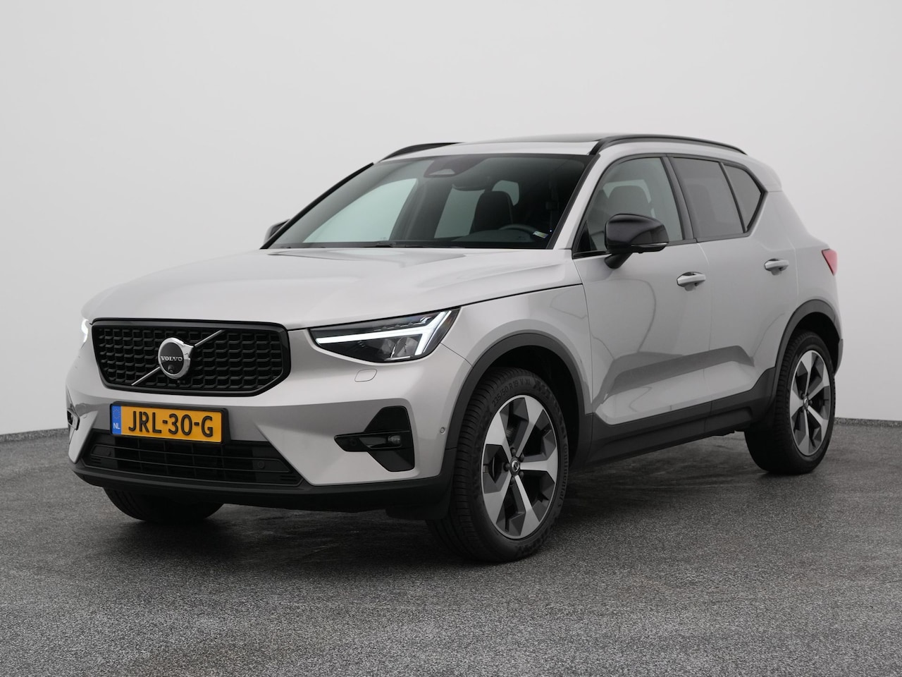 Volvo XC40 - 2.0 B3 Ultimate Bright | PANO | 360° | H&K | KEYLESS | STOEL- EN STUURVERW. - AutoWereld.nl