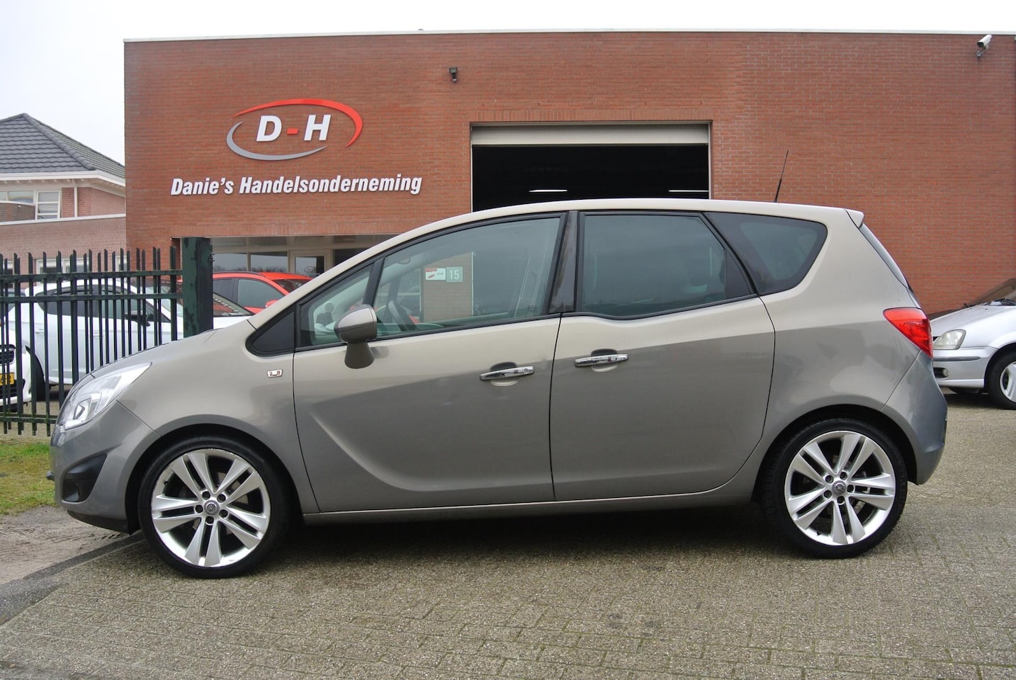 Opel Meriva - 1.4 Turbo Cosmo airco panoramadak trekhaak apk 30-08-2026 inruil mogelijk nap - AutoWereld.nl