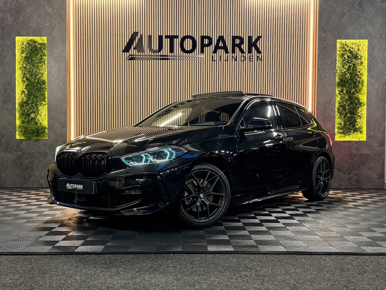 BMW 1-serie - 118i High Executive M Sport | PANORAMADAK | HUD | HARMAN KARDON| BMW GARANTIE - AutoWereld.nl