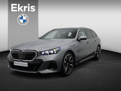BMW 5-serie Touring - 550e xDrive M Sportpakket Pro | Innovation Pack | Travel Pack | Comfort Pack | Stuurwielra