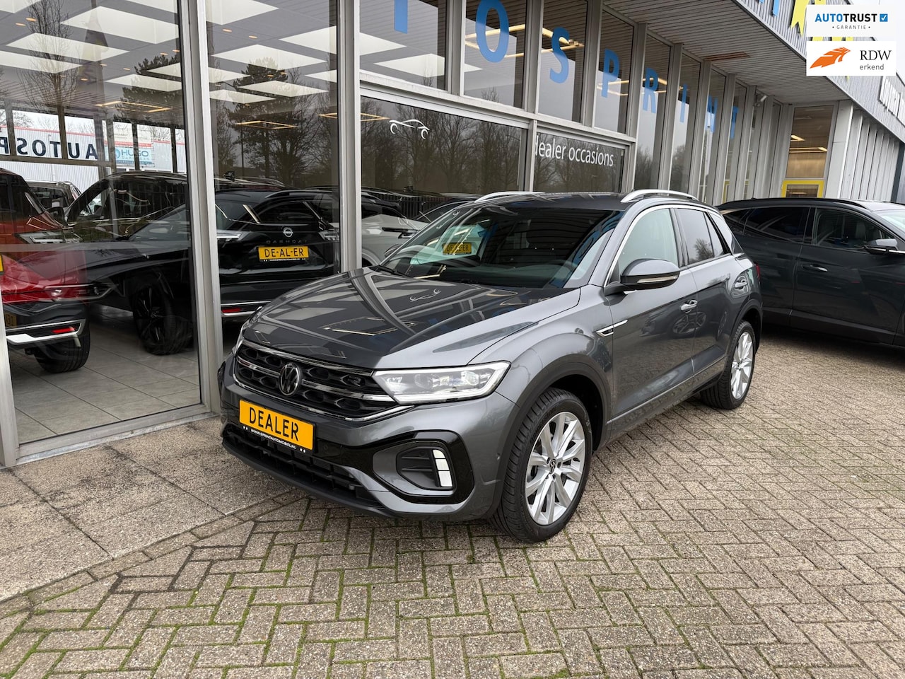 Volkswagen T-Roc - 1.5 TSI R-Line Business 150PK / ACHTERUITRIJCAMERA / CARPLAY - AutoWereld.nl