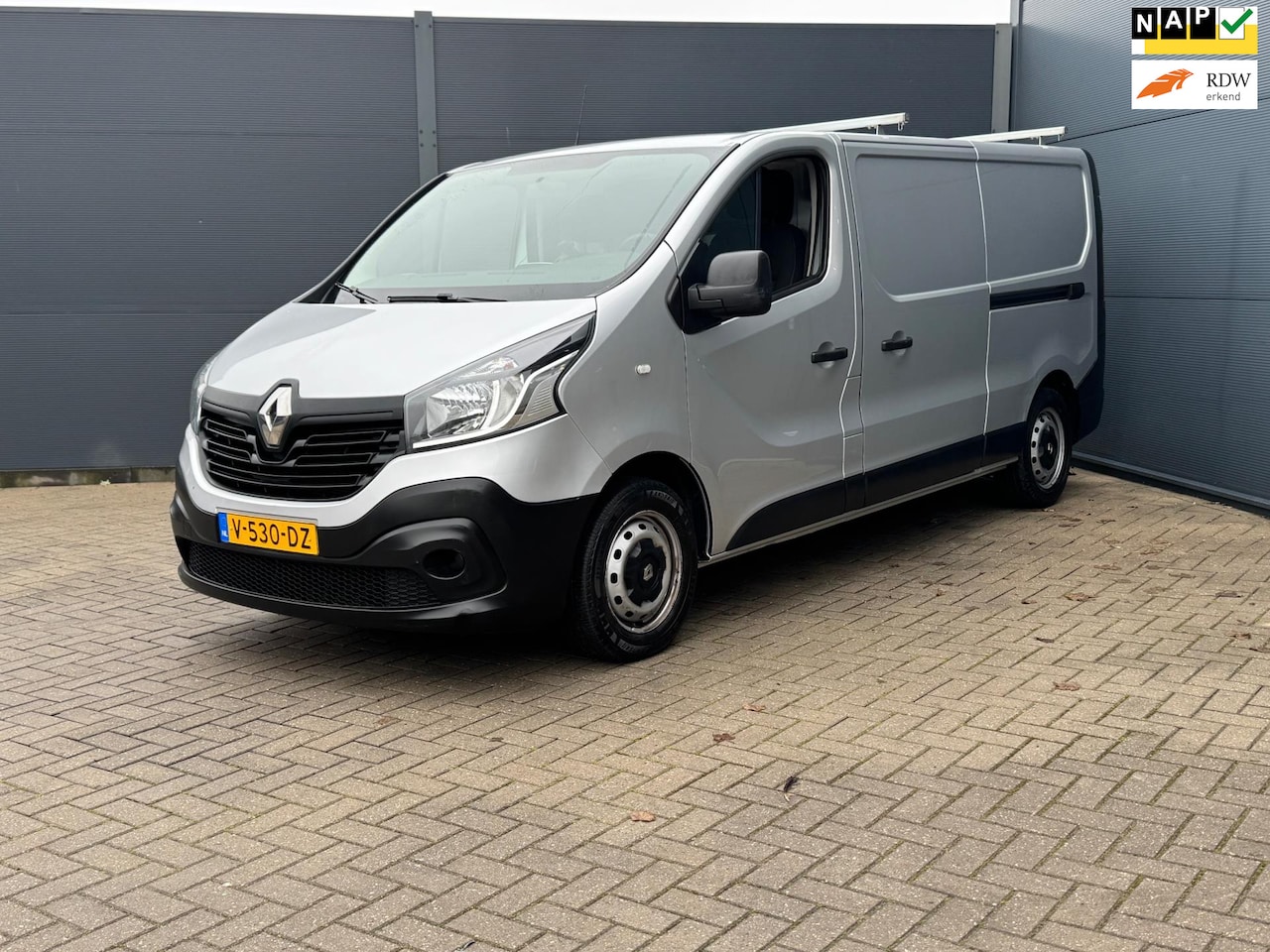 Renault Trafic - 1.6 dCi T29 L2 dubbele schuifdeur , 3 zits. Trekhaak 120pk - AutoWereld.nl