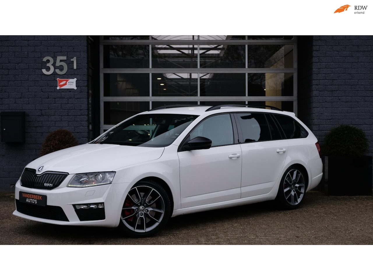Skoda Octavia Combi - 2.0 TSI RS 220PK Cruise|Carplay|Leder|Trekhaak - AutoWereld.nl