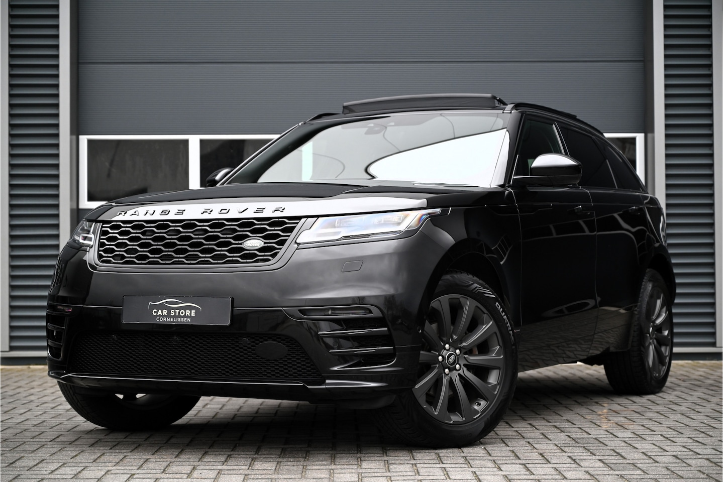 Land Rover Range Rover Velar - 2.0 P250 Turbo AWD R-DYNAMIC / PANO / LEDER /MERIDIAN HEAD UP DISPLAY / MEMORY / BLACK PAC - AutoWereld.nl