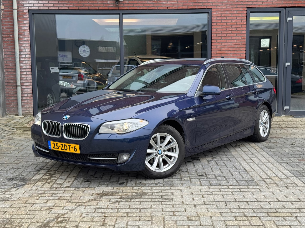 BMW 5-serie Touring - 520i High Executive | Leer | Stoelverwarming | Navi | Clima | Cruise | - AutoWereld.nl