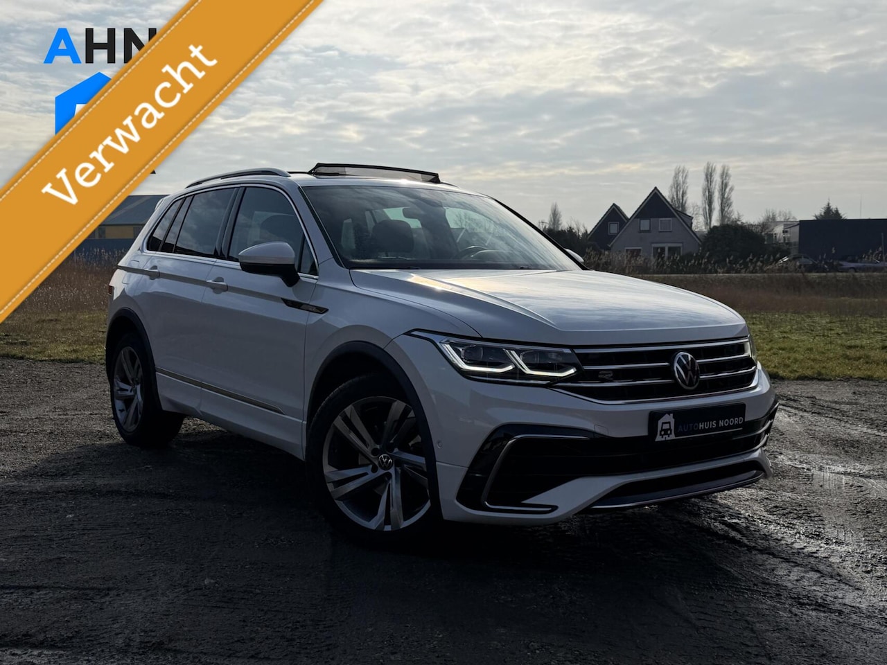 Volkswagen Tiguan - 1.5 TSI / 2x R-Line / Pano / Virtual Cockpit / Camera / Matrix LED / Trekhaak / 19"! - AutoWereld.nl