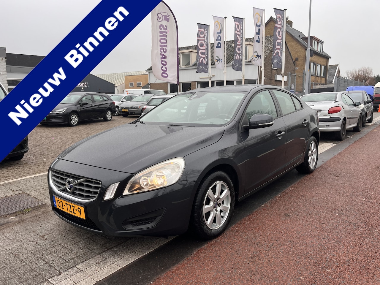 Volvo S60 - 1.6 T4 180 PK Kinetic Nap Pdc Schuifkantdak. Lmv Volledig Onderhouden - AutoWereld.nl