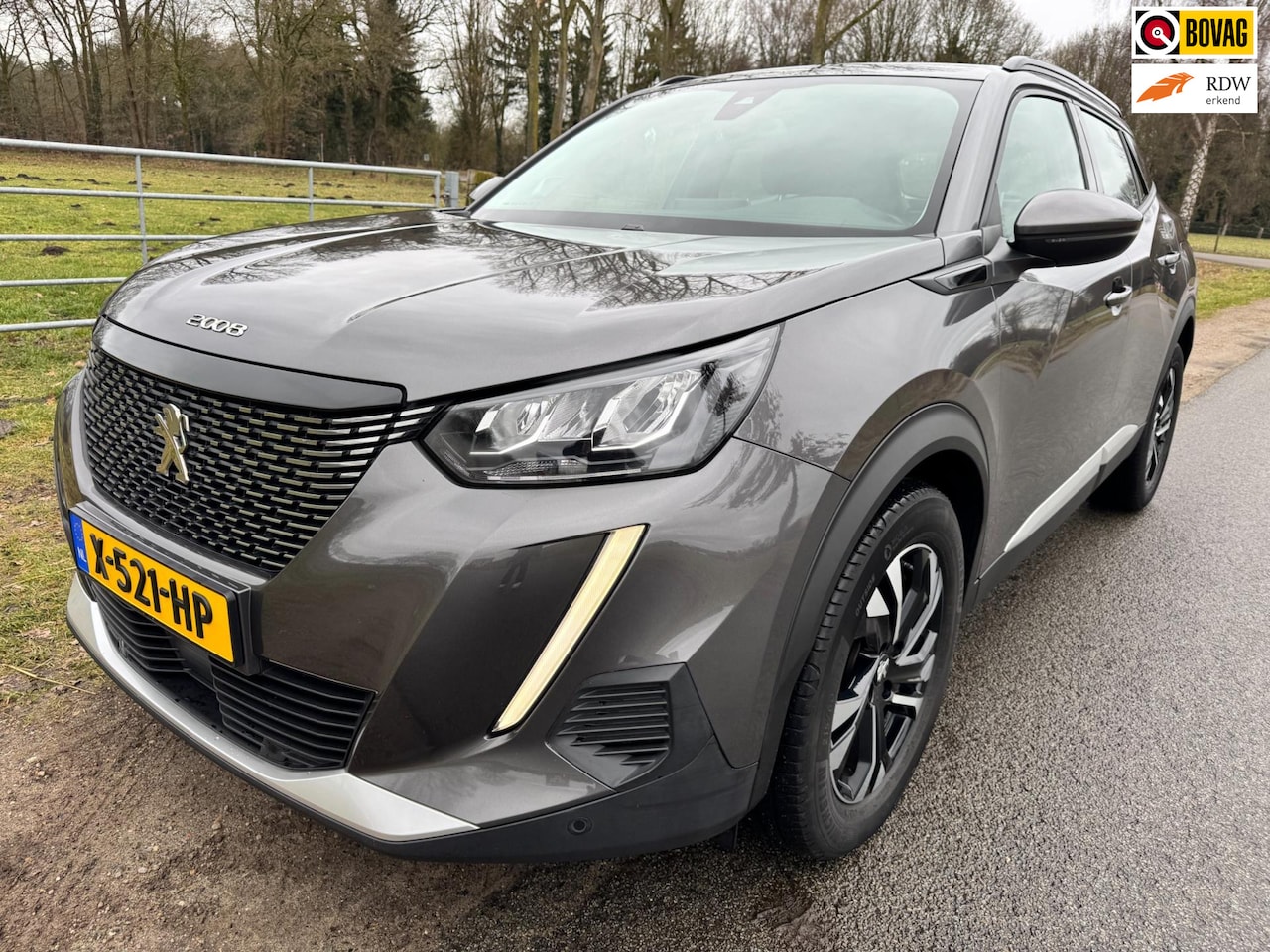 Peugeot 2008 - 1.2 PureTech Blue Lease Allure compleet onderhouden | CarPlay/Android | Trekhaak - AutoWereld.nl