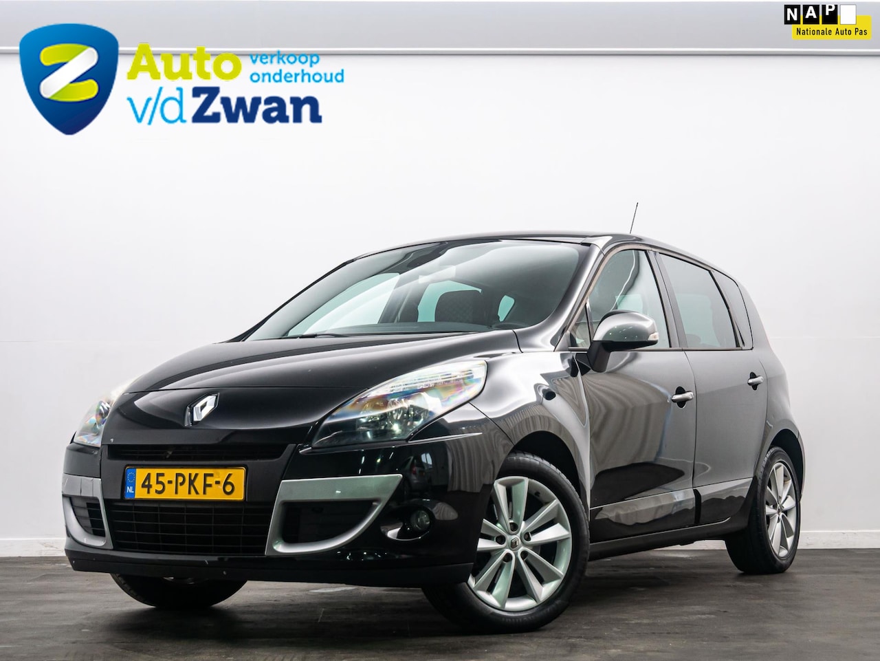 Renault Scénic - 1.6 Celsium Navi/Trekhaak/Bluetooth/Nap - AutoWereld.nl