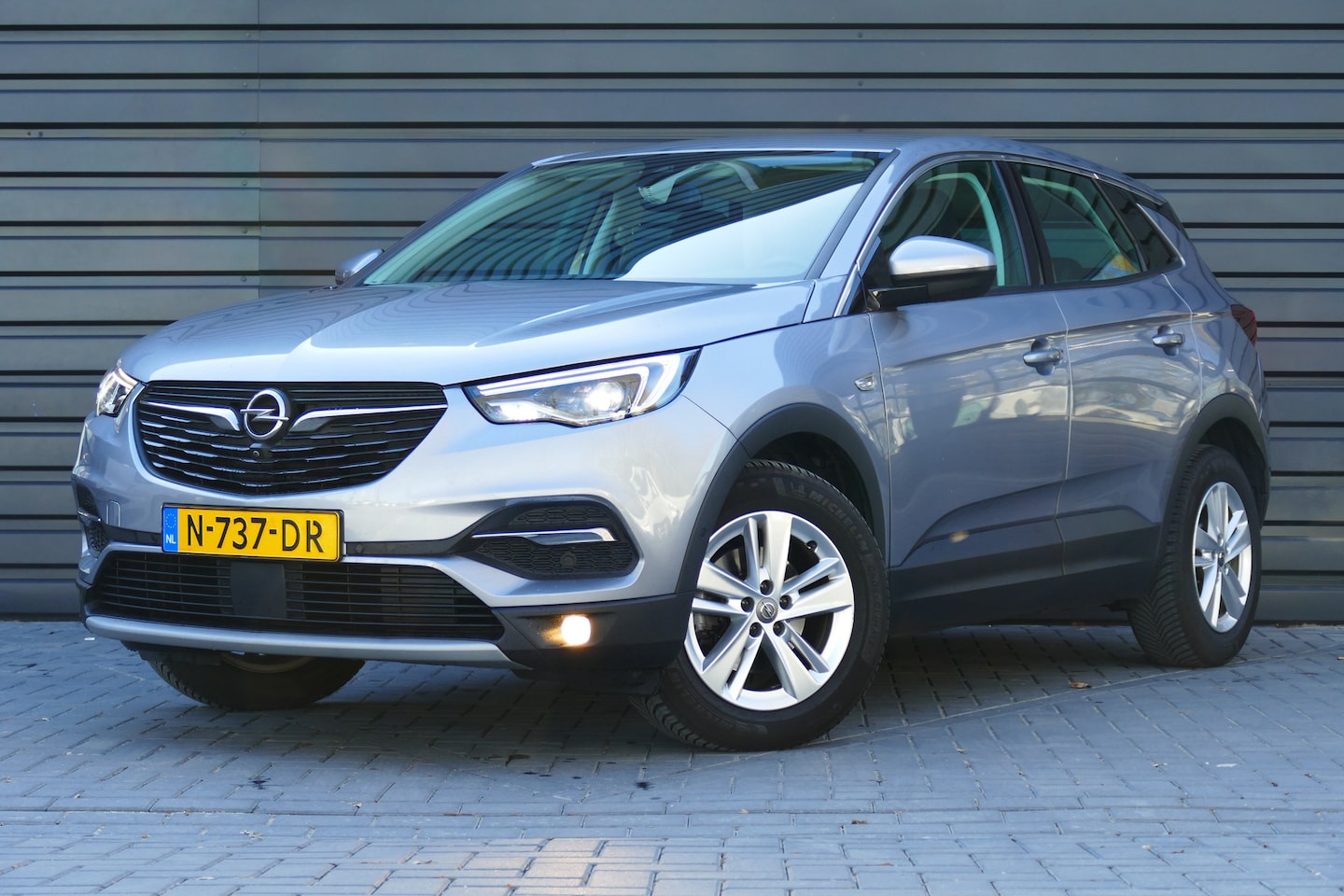 Opel Grandland X - 1.2 TURBO 130PK ELEGANCE AUTOMAAT / NAVI / LED / CLIMA / PDC / 17"LMV / CAMERA 360gr. / AG - AutoWereld.nl