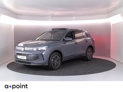 Volkswagen Tiguan - 1.5 eHybrid Life Edition 204 PK PHEV | Trekhaak | Panorama dak | Stoel- en stuurverwarming