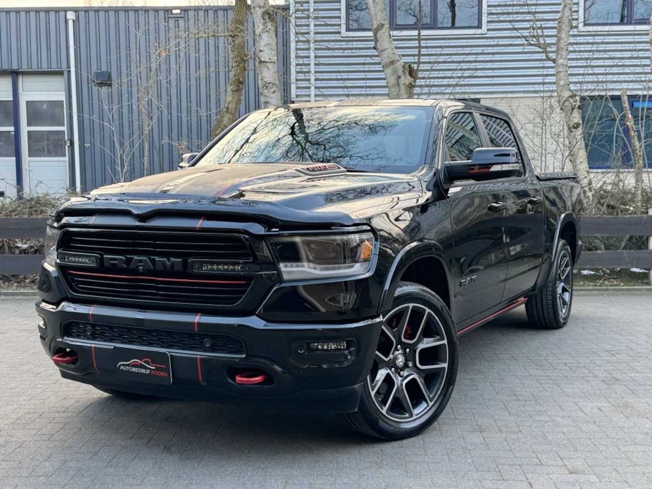 Dodge Ram 1500 - 4X4 SPORT BLACK EDITION 5.7 V8 LPG - AutoWereld.nl