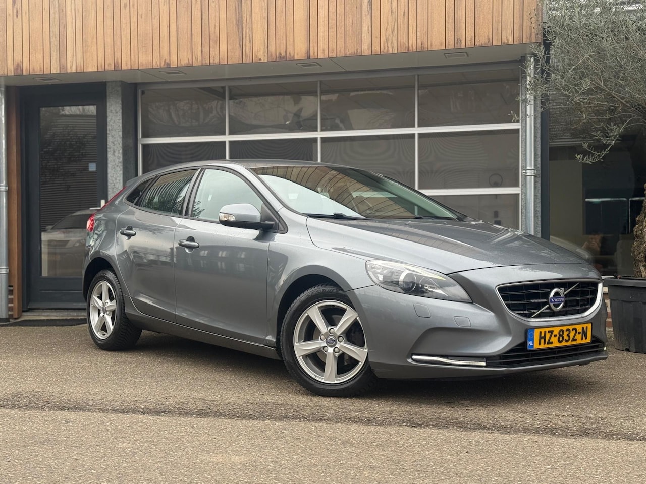 Volvo V40 - 2.0 D2 Summum Business 2.0 D2 Summum Business - AutoWereld.nl