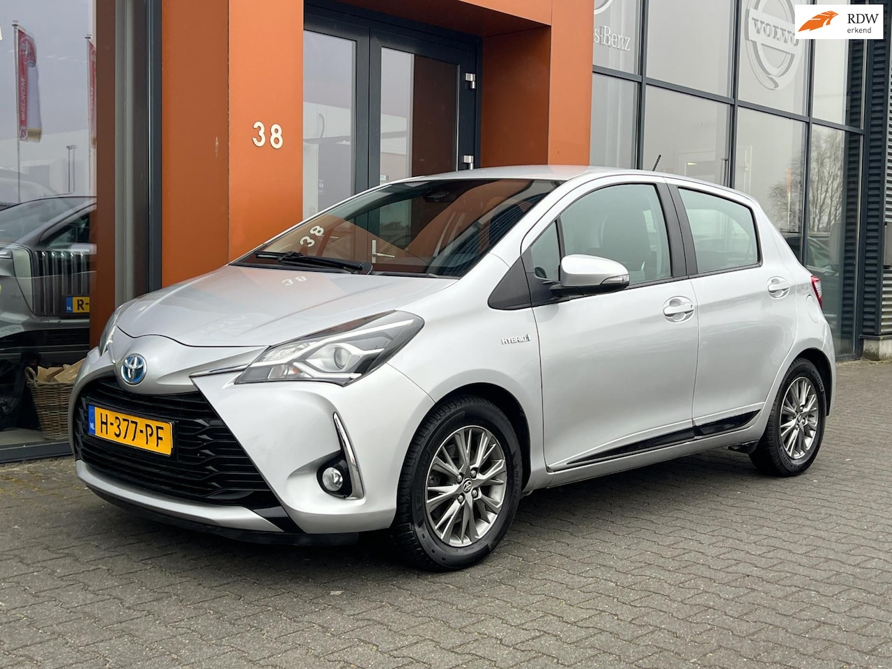 Toyota Yaris - 1.5 Hybrid|Navi|Camera|Climate|Cruise|Isofix - AutoWereld.nl