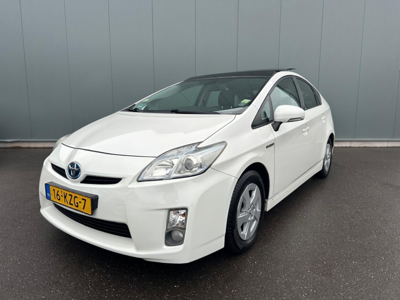 Toyota Prius - 1.8 Aspiration SOLAR | PANORAMA | ONDERHOUDSBOEKJE ! - AutoWereld.nl