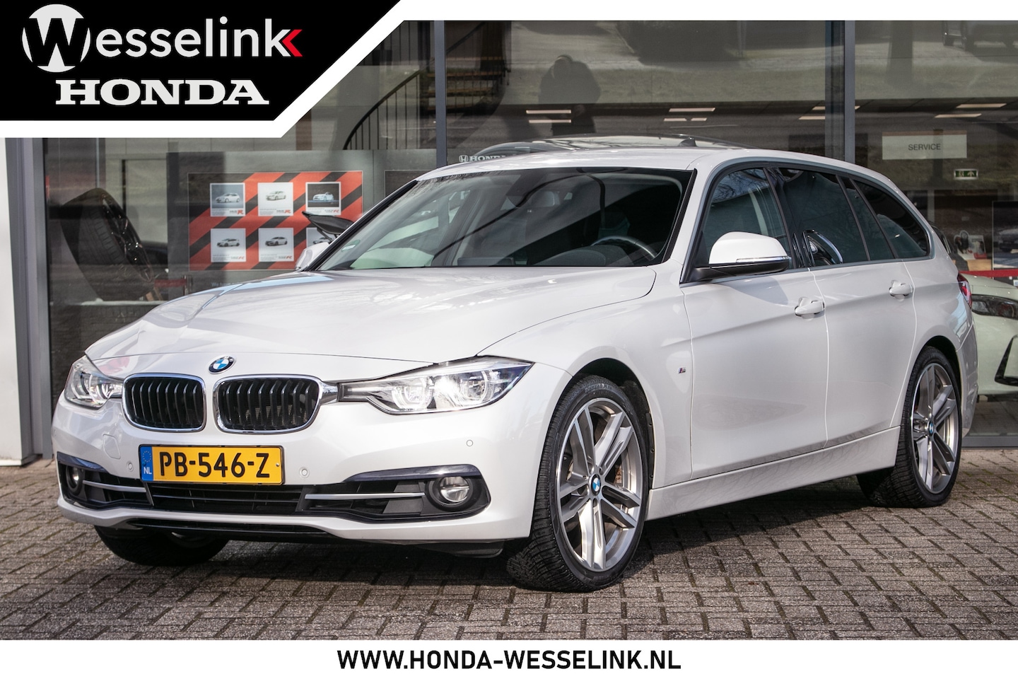 BMW 3-serie Touring - 320i Corporate Lease High Executive automaat - Leder | Trekhaak wegkl. | Navi - AutoWereld.nl