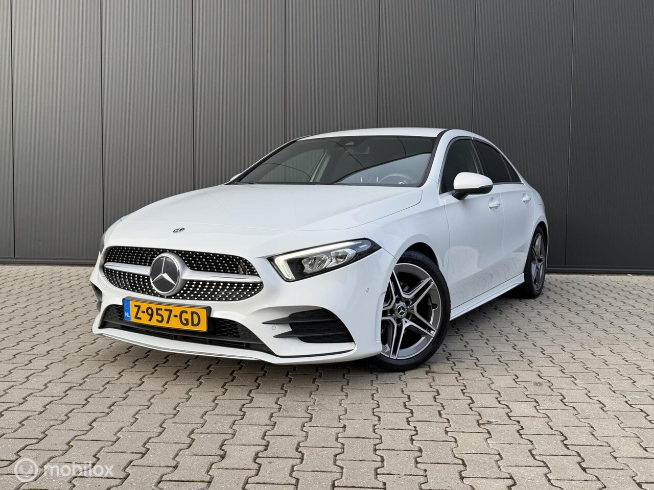 Mercedes-Benz A-klasse - 200 AMG/Carplay/Cruise/Ambient/Trekhaak/Cam/Led - AutoWereld.nl
