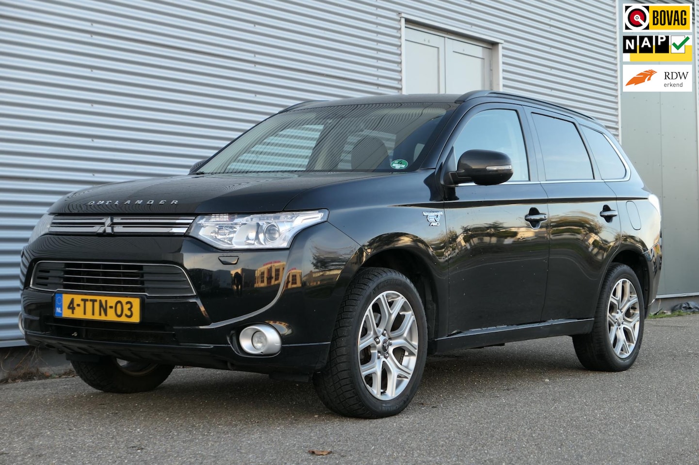 Mitsubishi Outlander - 2.0 PHEV Executive Edition Trekhaak NAP - AutoWereld.nl