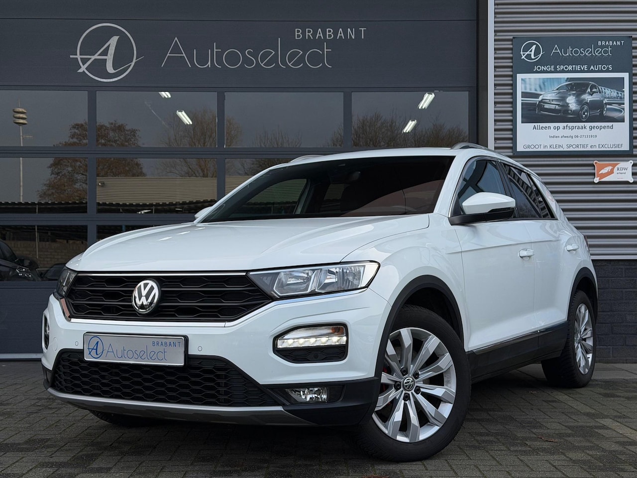 Volkswagen T-Roc - 1.5 TSI Sport CarPlay Camera Virtual Dash - AutoWereld.nl