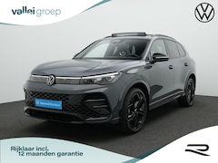 Volkswagen Tiguan - 1.5 eHybrid 204 pk DSG R-Line Edition | Panoramadak | Trekhaak | Adaptive Cruise | Side As
