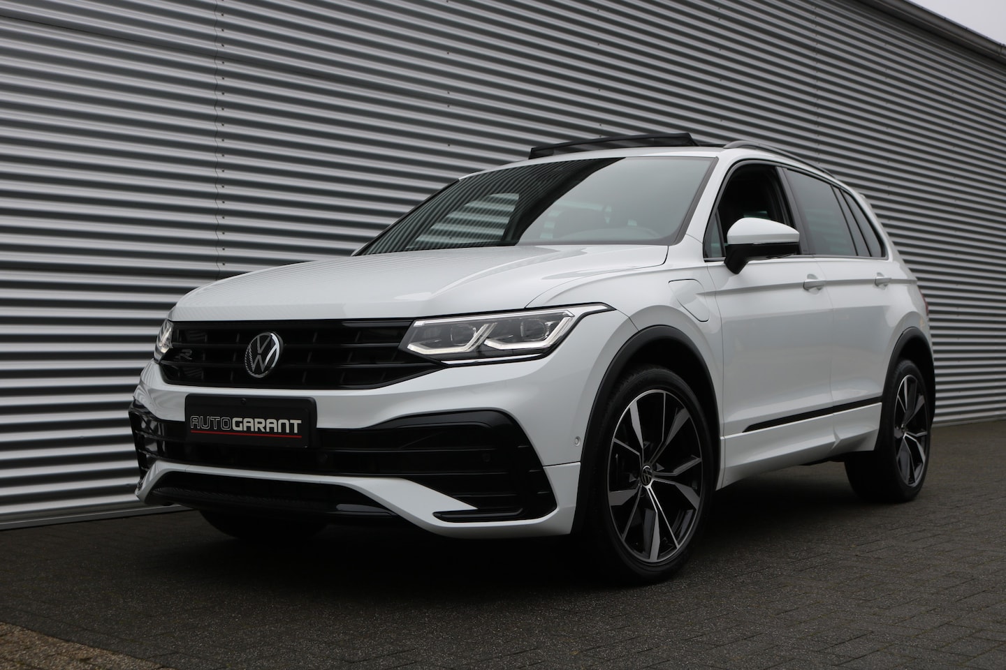 Volkswagen Tiguan - 1.4 TSI eHybrid R-Line 245PK (Pano VirtualCockpit Carplay ACC 360Camera Keyless IQ-Light T - AutoWereld.nl