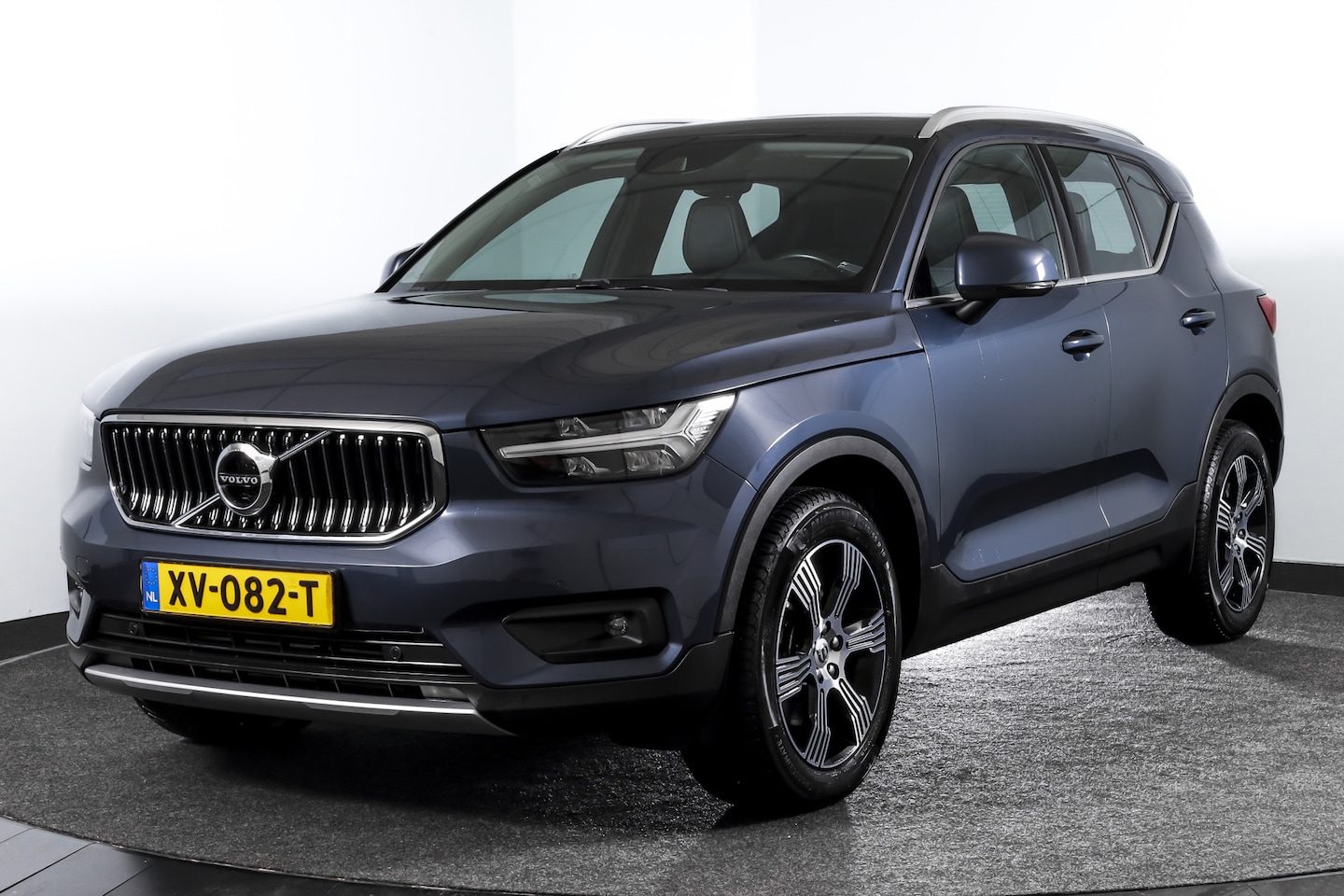 Volvo XC40 - 2.0 T4 190 PK Inscription - Automaat Orig. NL | Elek. Trekhaak | Dig. Cockpit | Stoelverw. - AutoWereld.nl