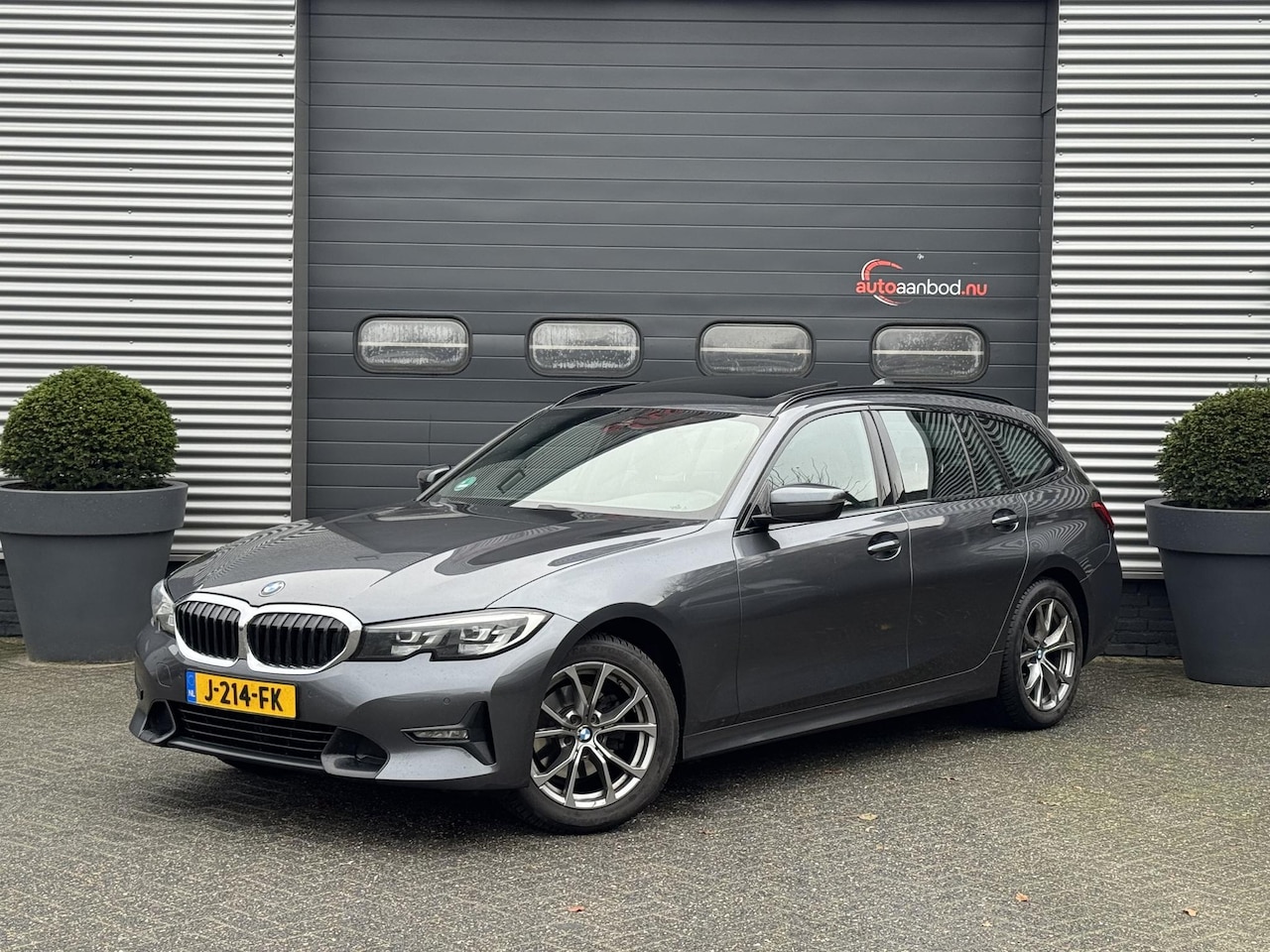 BMW 3-serie Touring - 320i Executive Edition | Panoramadak | DAB | Carplay | Navigatie | Elektrische Achterklep - AutoWereld.nl
