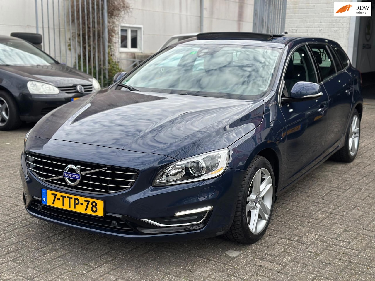 Volvo V60 - 2.4 D6 AWD Plug-In Hybrid Summum Bj:2014 NAP Opendak Nette auto - AutoWereld.nl