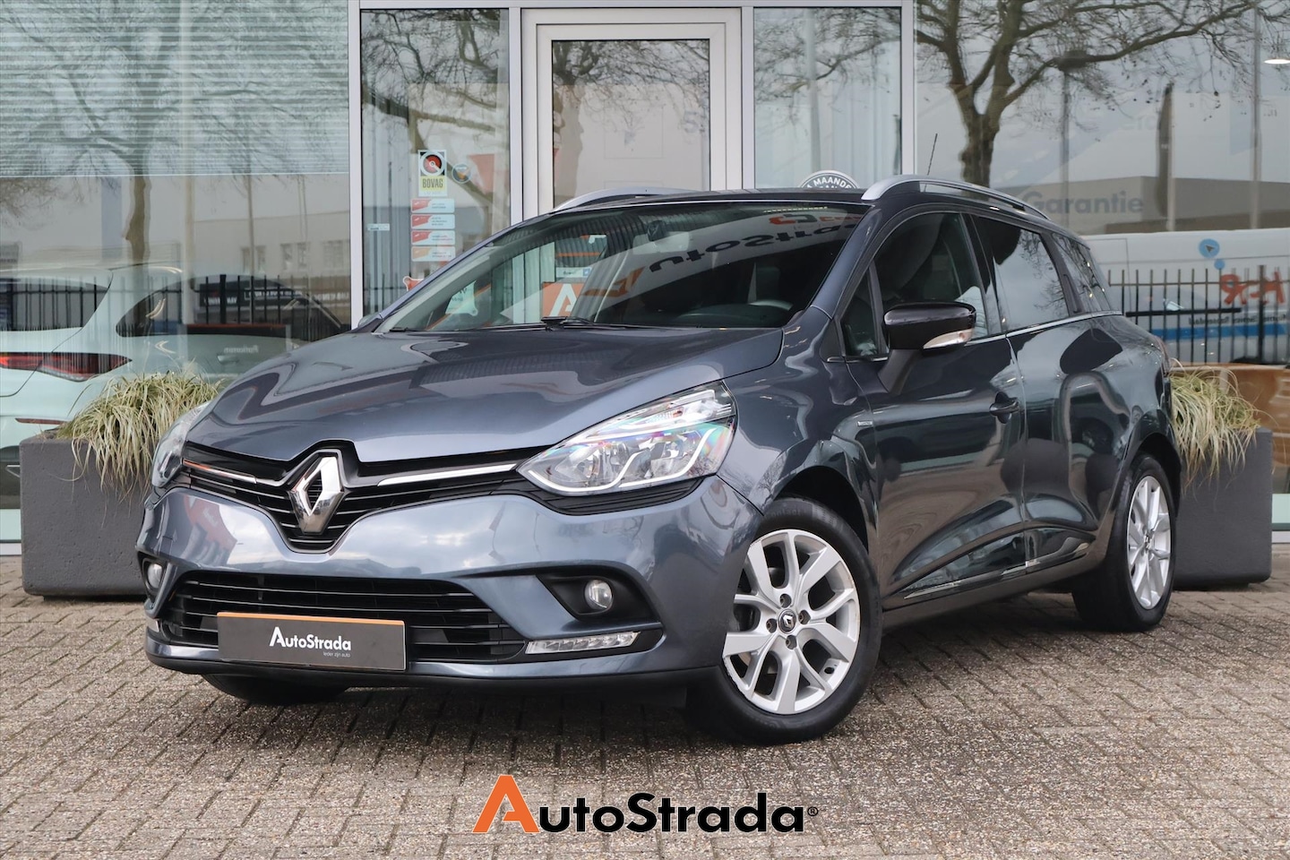 Renault Clio Estate - 0.9 TCE Limited 90 | Bassreflex | Navigatie | Keyless | Cruise | Airco | Parkeersensoren - AutoWereld.nl